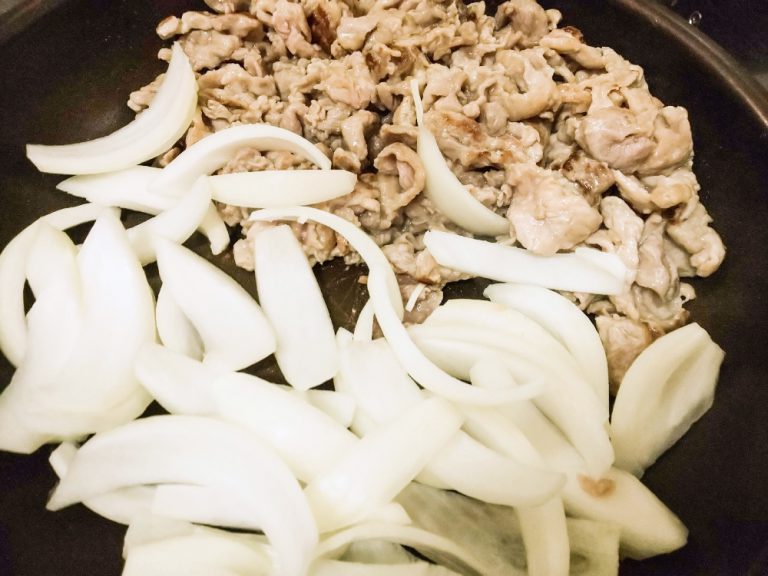 第一次煮就上手！薑燒豬肉 步驟5
