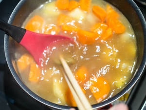 日式地瓜雞肉咖哩食譜｜一鍋到底的香甜