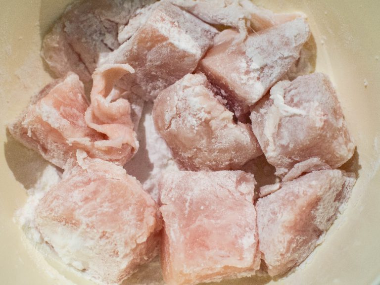 柑橘醋醬油（ぽん酢）雞肉蘿蔔煮 步驟1
