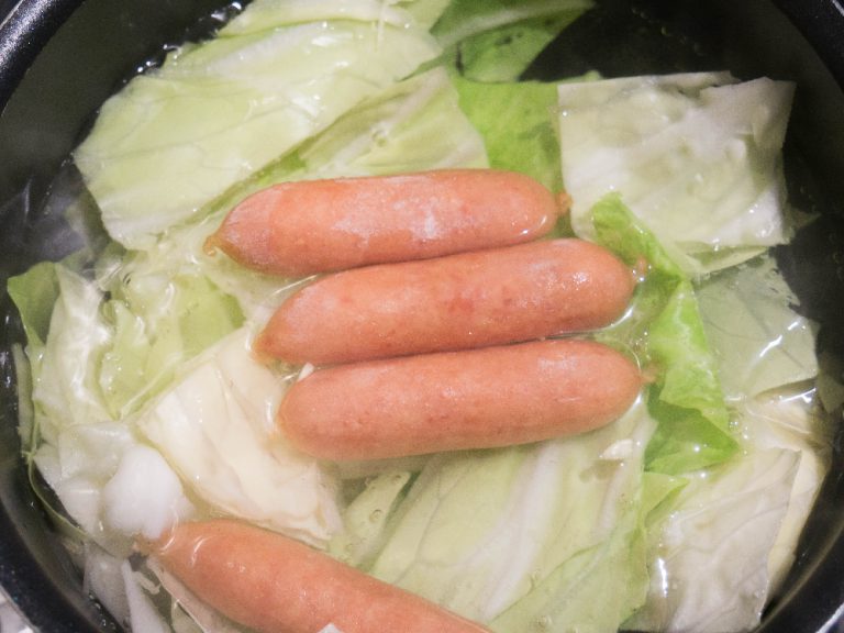和風高麗菜義大利麵 步驟1