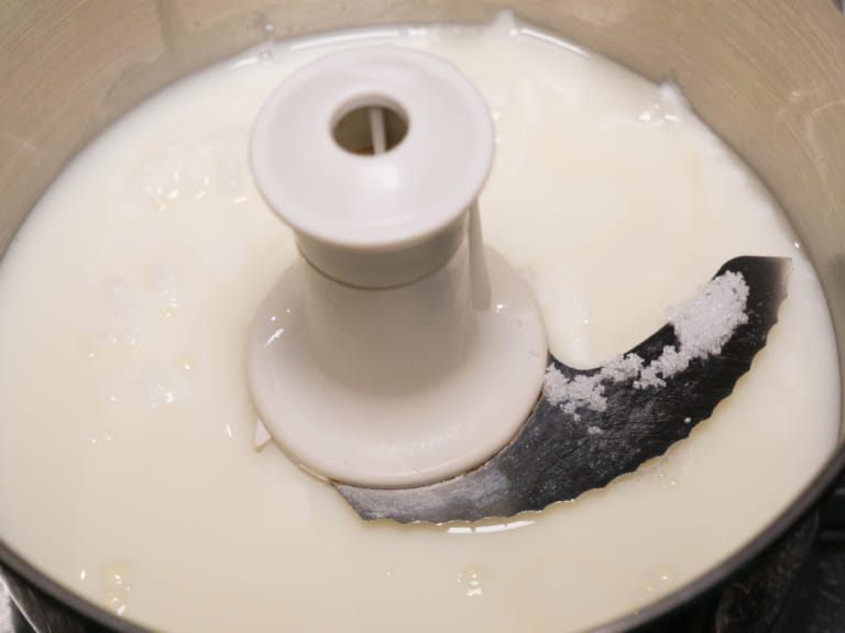 10秒完成！甜印度奶昔Lassi 步驟1