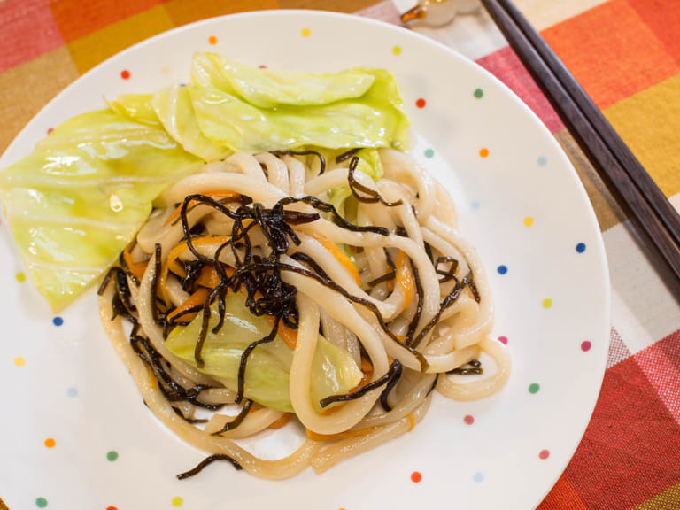 日式鹽昆布炒烏龍麵 步驟8