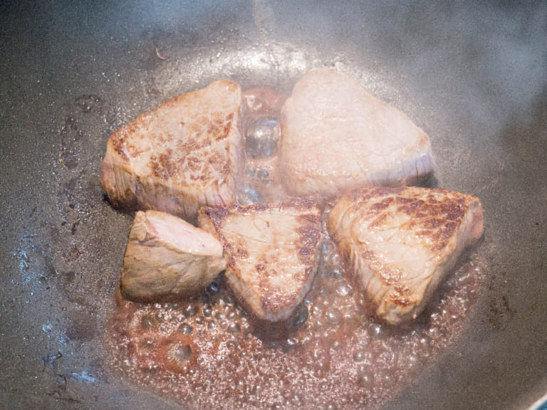 正宗口味！日式紅酒燉牛肉 步驟7