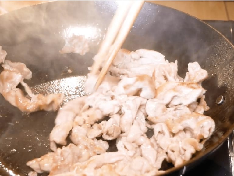 蒜炒豬肉豆芽 步驟4