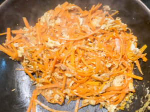 沖繩料理｜日式紅蘿蔔鮪魚炒蛋