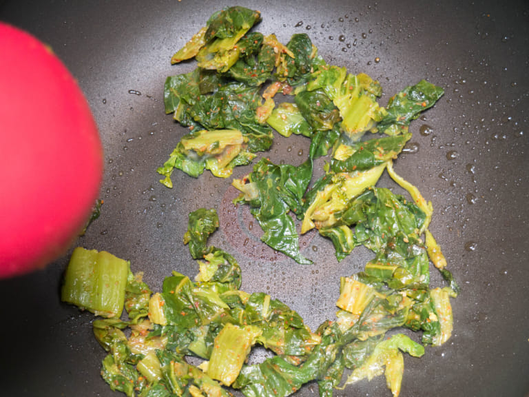 辣芥菜吻仔魚炒飯 步驟1
