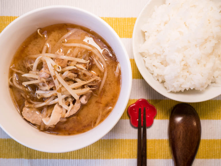 豬肉豆芽味噌湯 步驟5