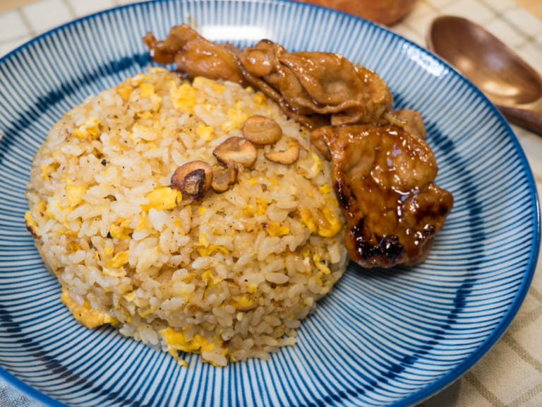 鐵板燒料理｜蒜頭奶油炒飯 步驟6