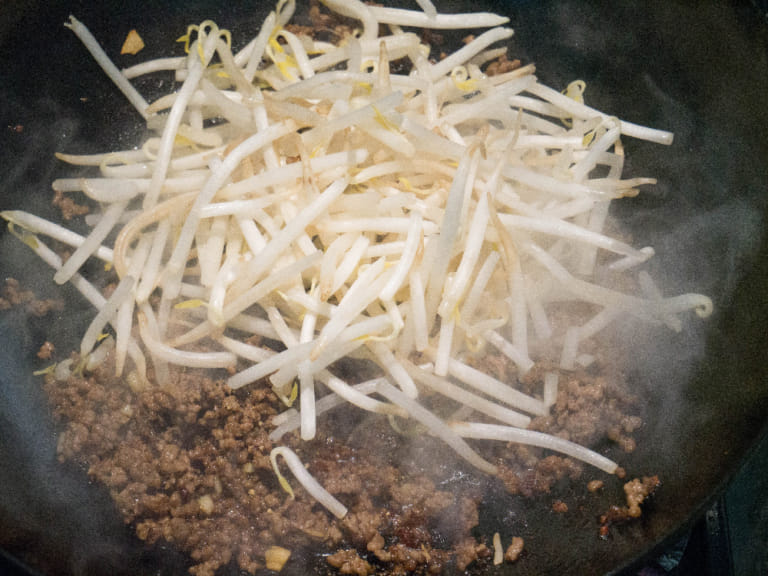 蒜炒豆芽菜絞肉 步驟3