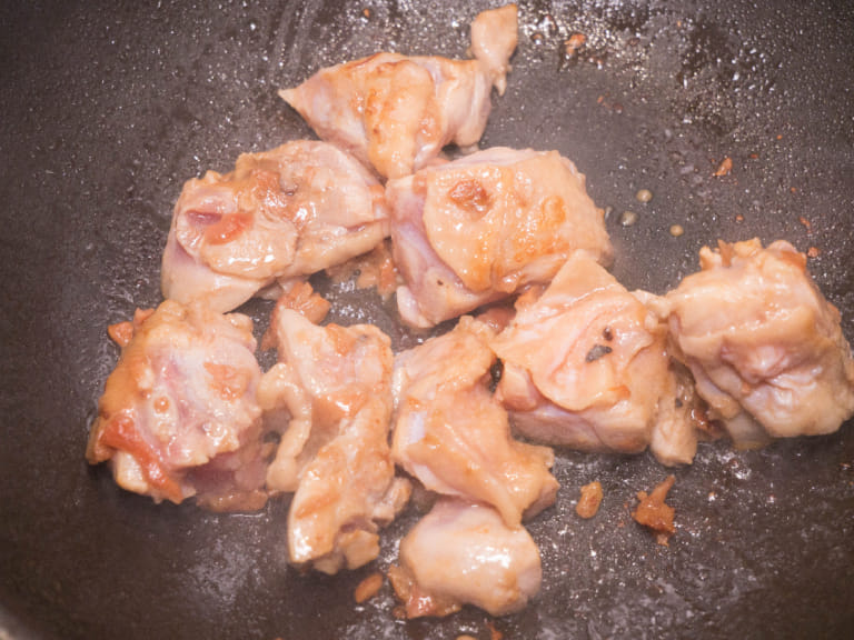 日式梅肉煮蘿蔔泥雞腿肉 步驟5