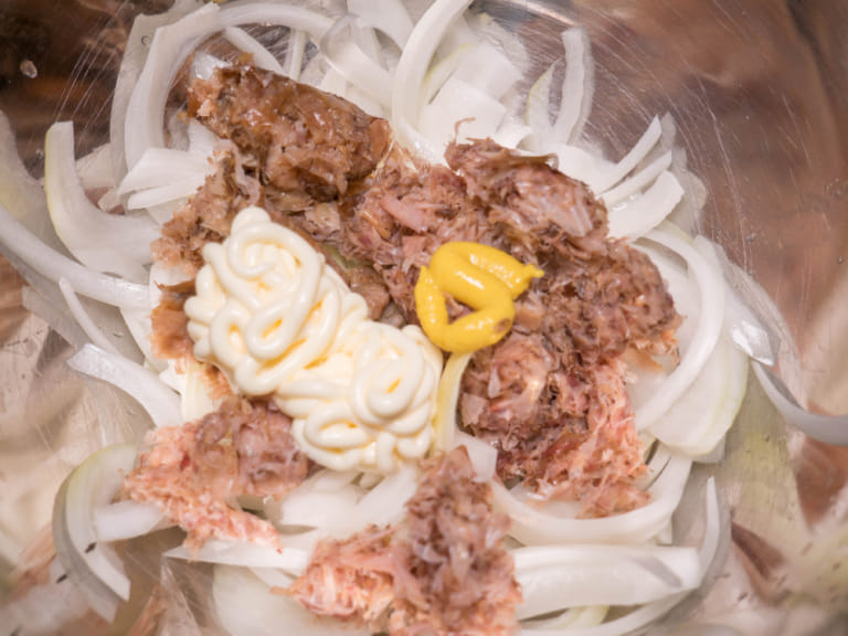 柴魚洋蔥佐梅肉沙拉 步驟3