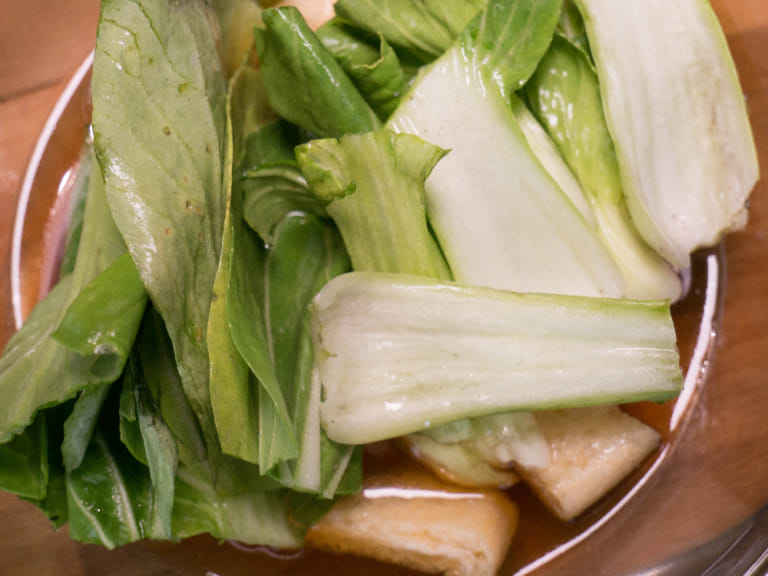 微波爐料理｜浸煮豆皮青江菜 步驟3