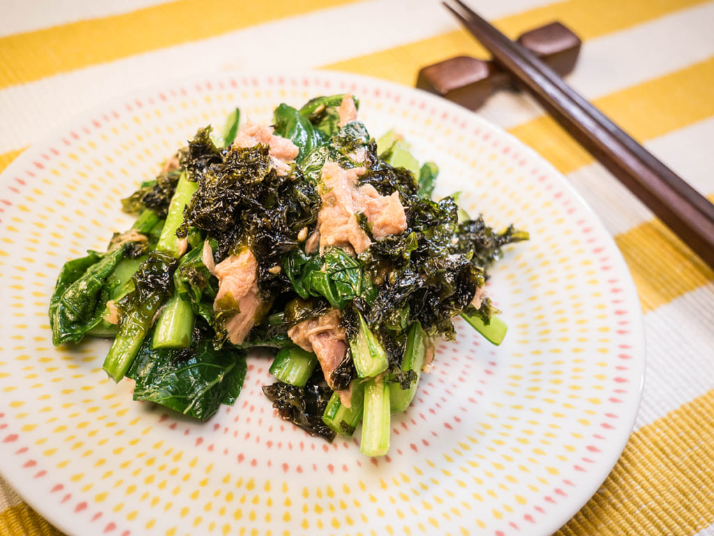 鮪魚小松菜佐韓式海苔沙拉