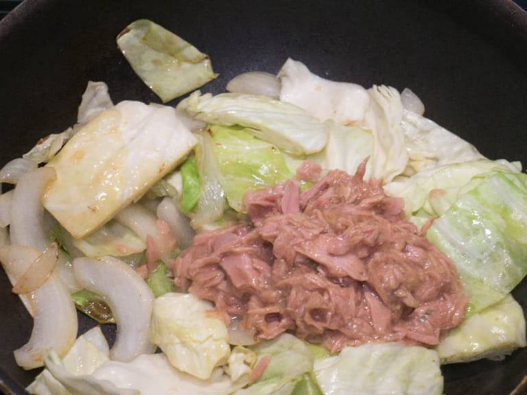 鮪魚清炒高麗菜 步驟5