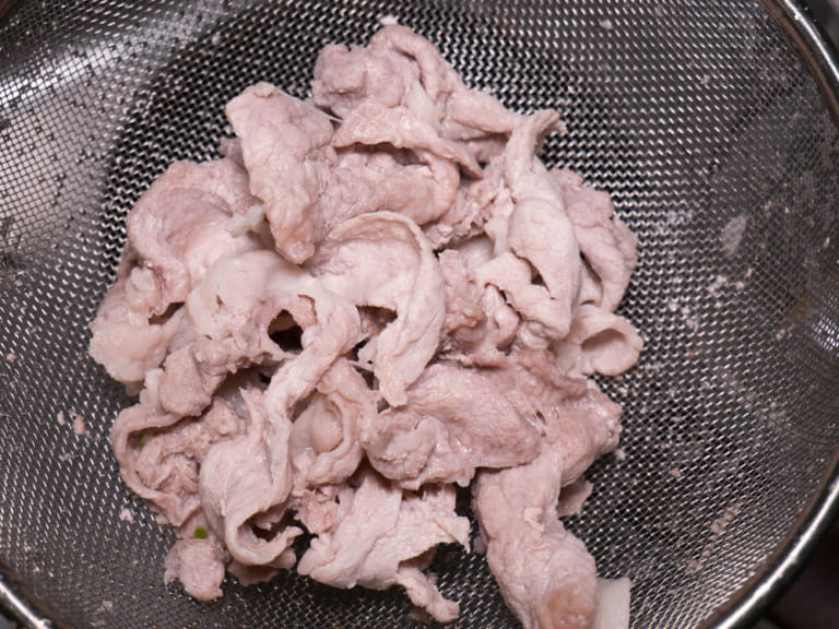 水煮豬肉小黃瓜佐豆瓣生薑醬汁 步驟4
