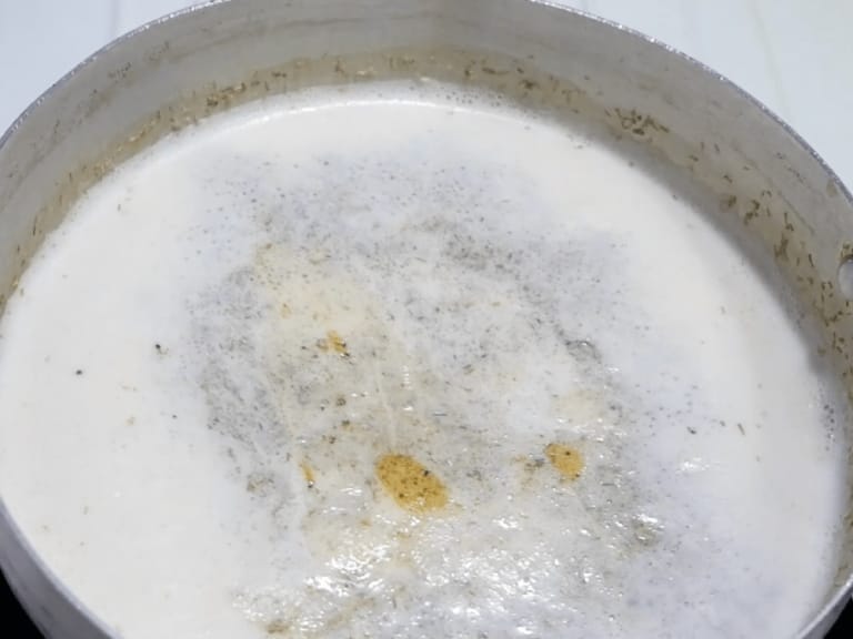 老虎堂風黑糖珍珠鮮奶茶|黒糖タピオカミルクティー 步驟2