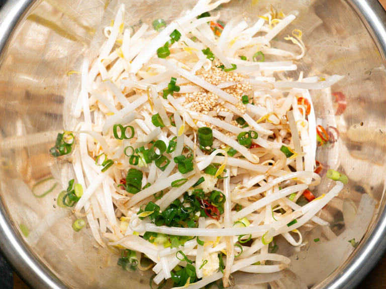 韓式豆芽辣拌菜 步驟1