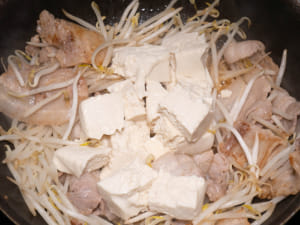 沖繩風豬肉豆腐炒豆芽