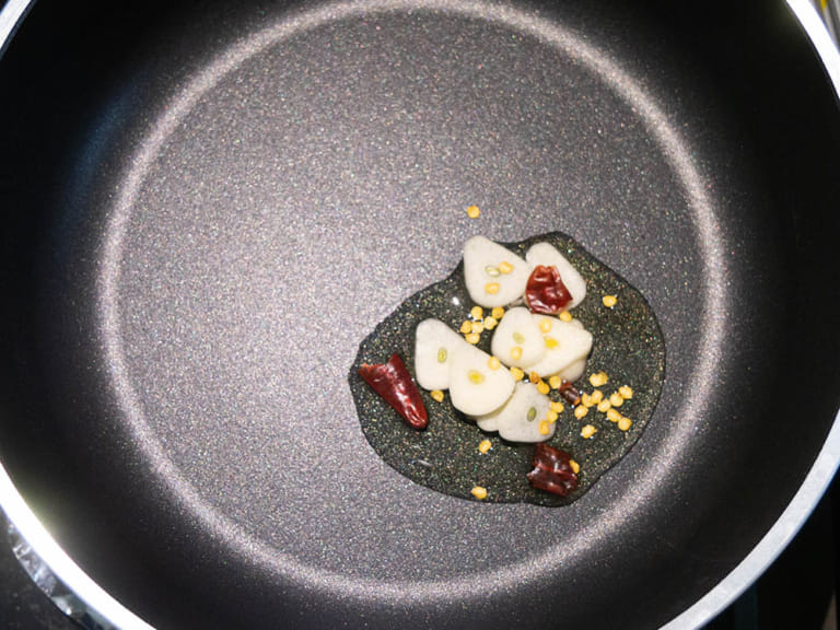 大蒜橄欖油豆芽菜 步驟1