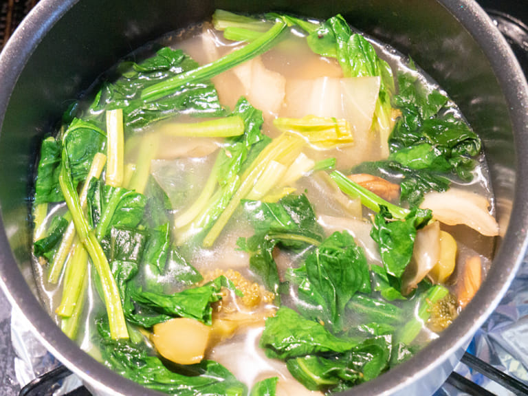 菠菜牛奶湯 步驟1