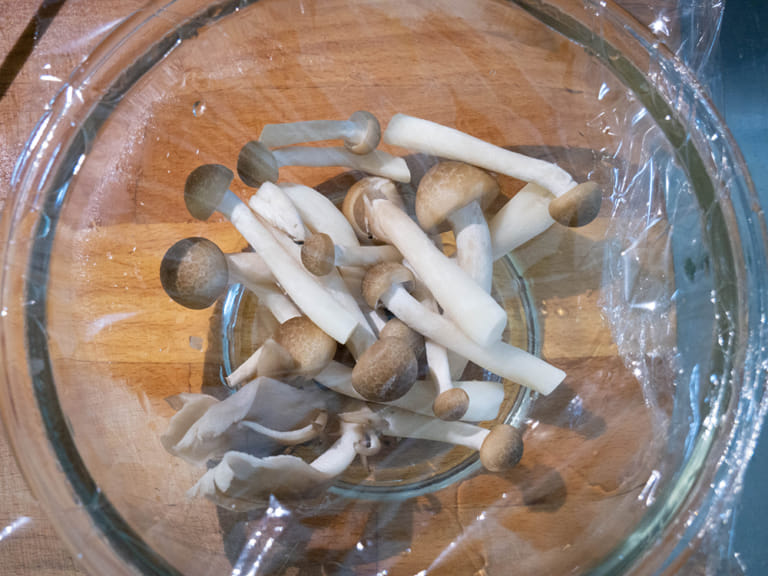 小黃瓜醋拌鴻禧菇 步驟1