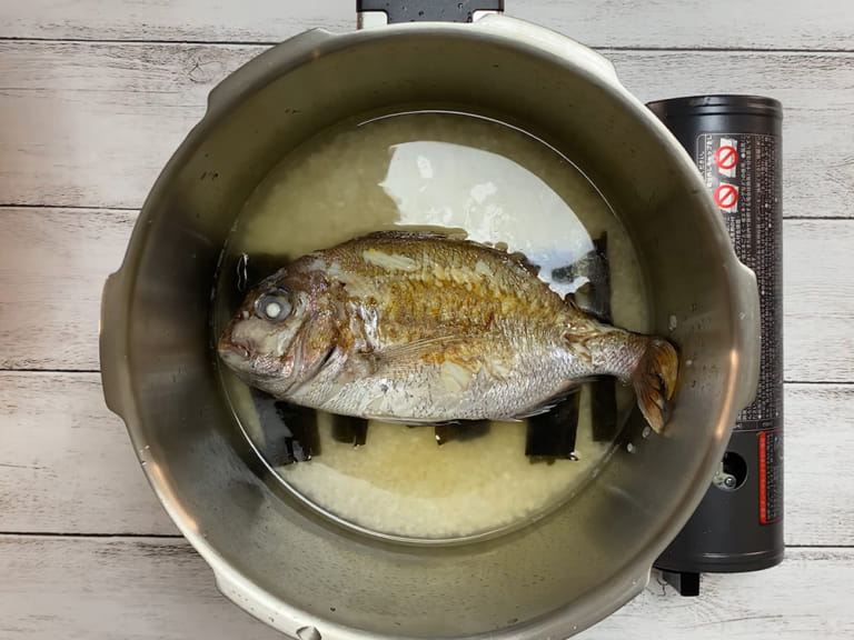 壓力鍋做鯛魚炊飯 步驟2
