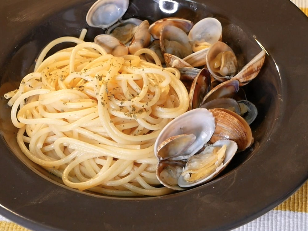 鮮蛤白酒義大利麵｜貝類吐沙技巧