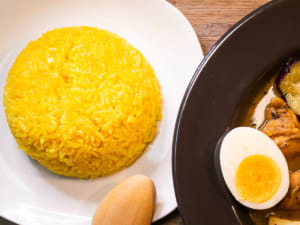 最適合配咖哩的薑黃飯｜餐具被香料染黃怎麼辦？