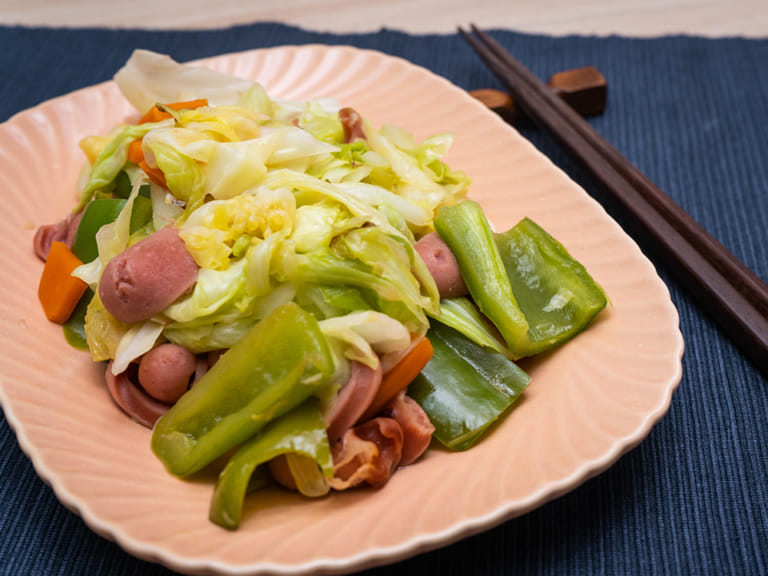除了清炒，還可以這樣做｜鑫鑫腸生薑炒高麗菜 步驟3