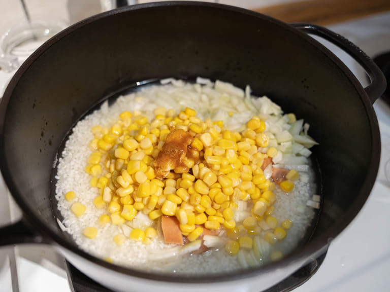 玉米香腸奶油炊飯 步驟1