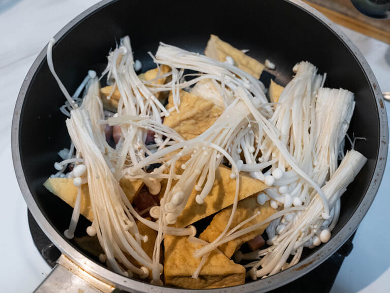 日式蒜鹽炒油豆腐 步驟1