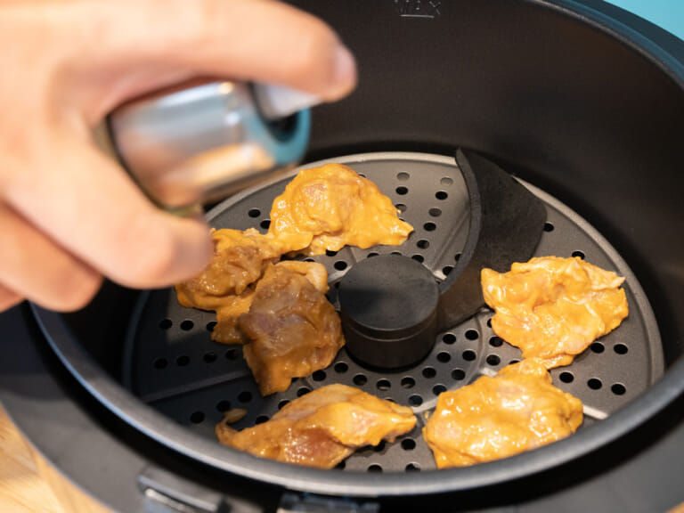 氣炸鍋味噌蒜炒雞腿，中秋節免油煙 步驟3