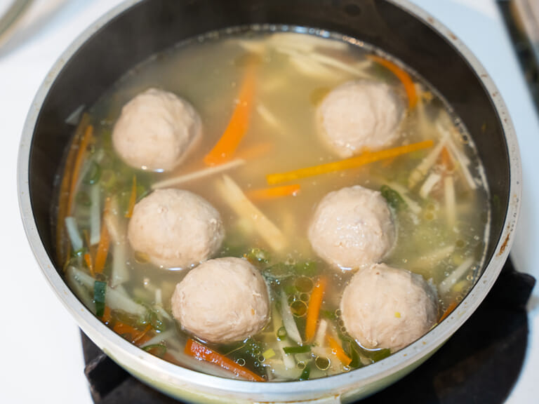生薑貢丸雞湯 步驟1