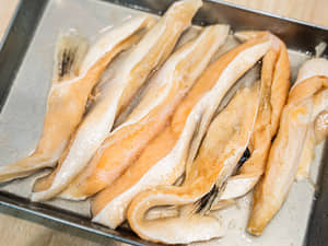 氣炸鍋做健康偽炸物｜鮭魚酥烤麵包粉