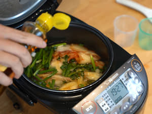 一鍋到底，韓式泡菜糙米雜炊｜象印微電腦電子鍋