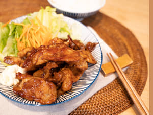 日本定食店的定番美食，薑燒豬肉