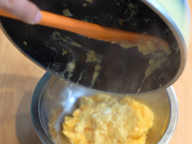 完美的西式炒蛋作法｜Scrambled Egg 步驟3