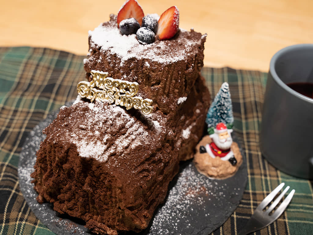 聖誕樹幹蛋糕，以市售瑞士卷為基底做超簡單！