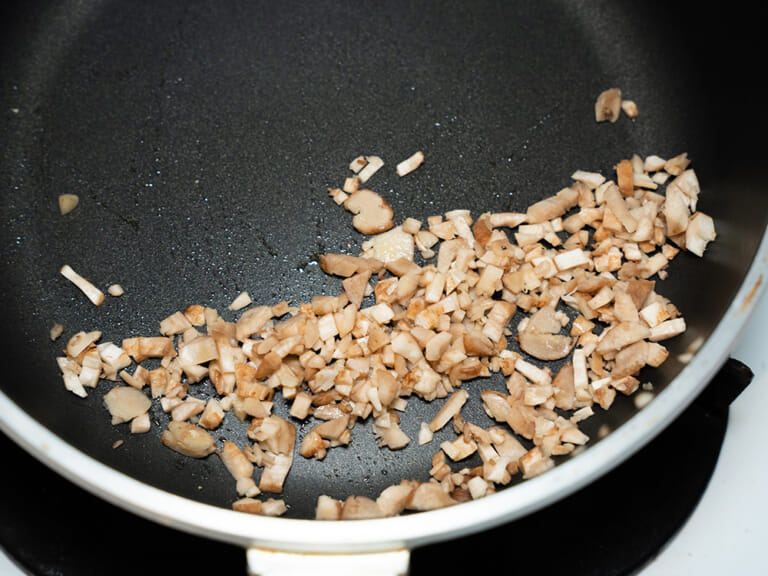 香菇梗飯鬆 步驟2