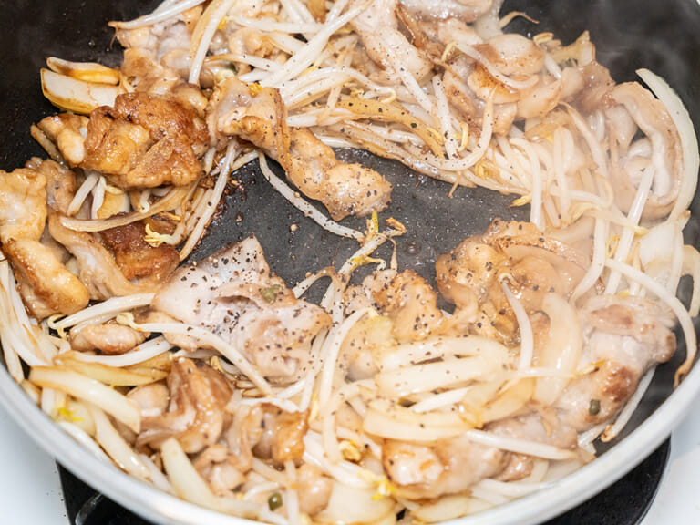 豬肉奶油醬燒豆芽菜 步驟4