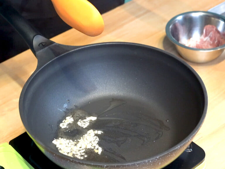鹽味黑胡椒豬肉炒飯｜全聯省錢食譜 步驟1