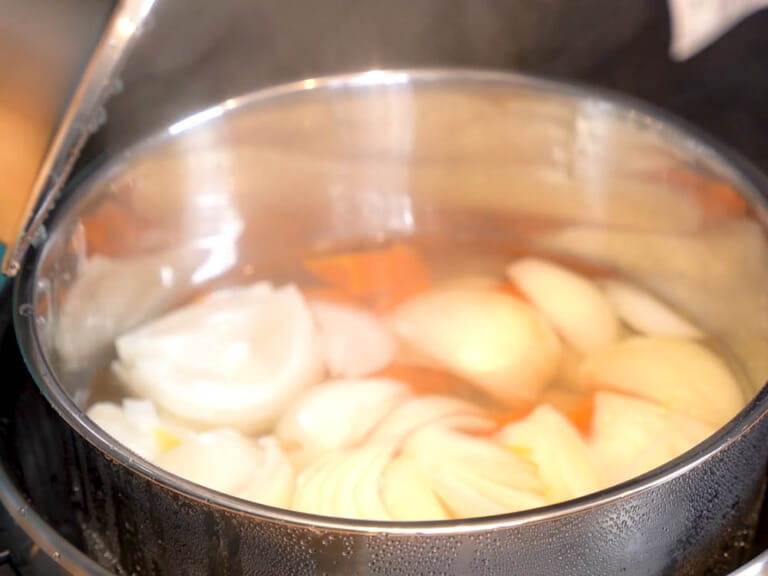 日式甘辛咖哩飯的美味秘訣｜最超值的傳家寶，貴夫人304食品級不鏽鋼電鍋 步驟4