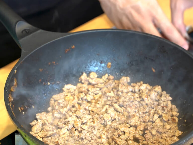 用咖哩粉完成超越餐廳的美味，「印度肉末咖哩」 步驟4