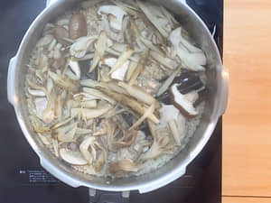 雞肉牛蒡百菇炊飯