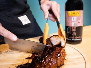 最鮮甜的日式叉燒做法，拿來做湯頭也對味｜李錦記蠔鮮頭道醬油