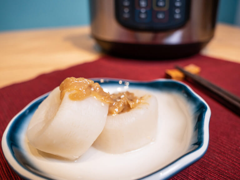 20分鐘做出吸飽湯汁的燉煮蘿蔔佐味噌｜美國人的國民鍋IP音速鍋 步驟7