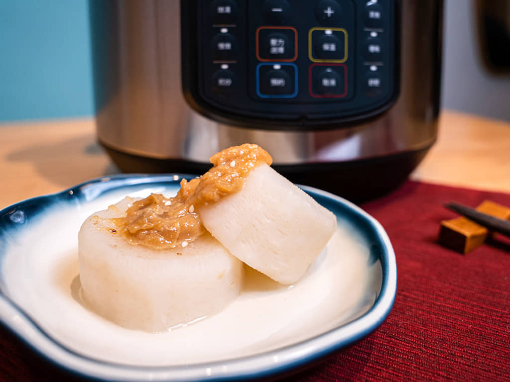20分鐘做出吸飽湯汁的燉煮蘿蔔佐味噌｜美國人的國民鍋IP音速鍋