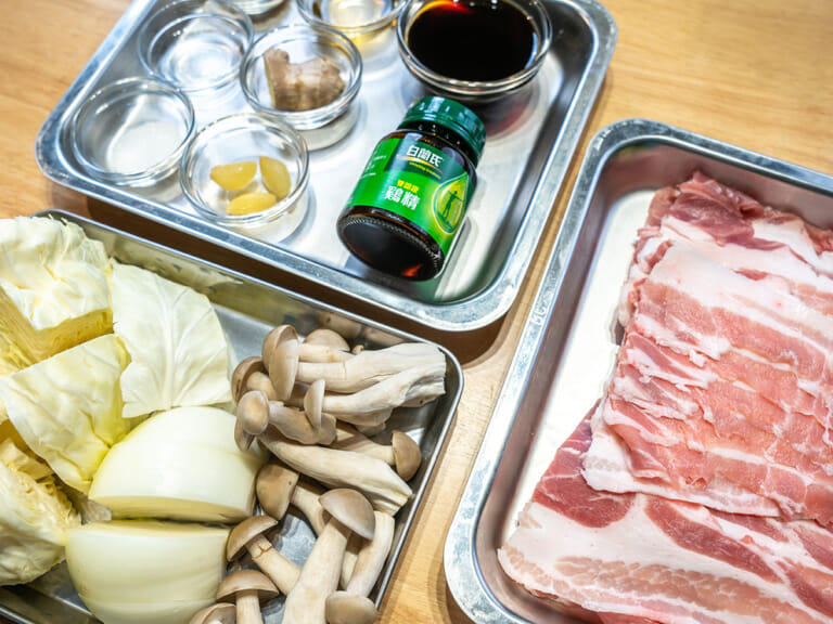 薑汁鷄精燒肉｜顧好全家的健康-白蘭氏鷄精 步驟1