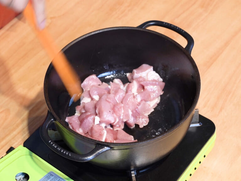 歐風豬肉咖哩｜鑄鐵鍋食譜 步驟1