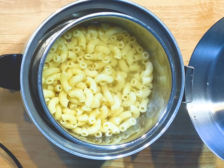 洋蔥酪梨通心粉沙拉 步驟1